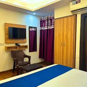 hotel-aerocity-golden-at-delhi-airport.hotelsdelhi.org/